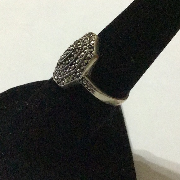 925 Sterling Silver Ring - Picture 2 of 6